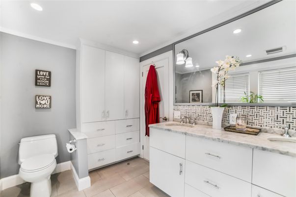 Bathroom, Dual Sink Vanities, Interior, Recessed Lighting