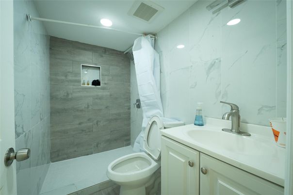 Bathroom, Interior, Marble Walls, Recessed Lighting