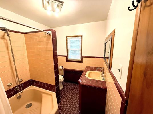 Bathroom, Interior, Tile Countertops
