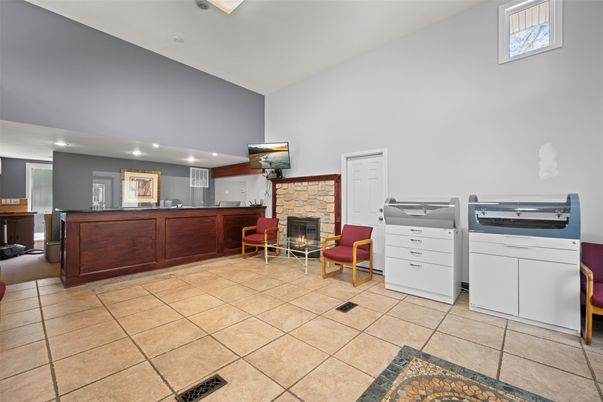 Fireplace, Interior, Kitchen, Recessed Lighting