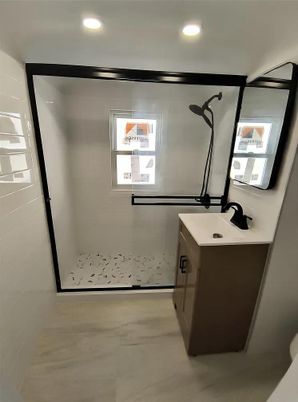 Bathroom, Interior, Recessed Lighting
