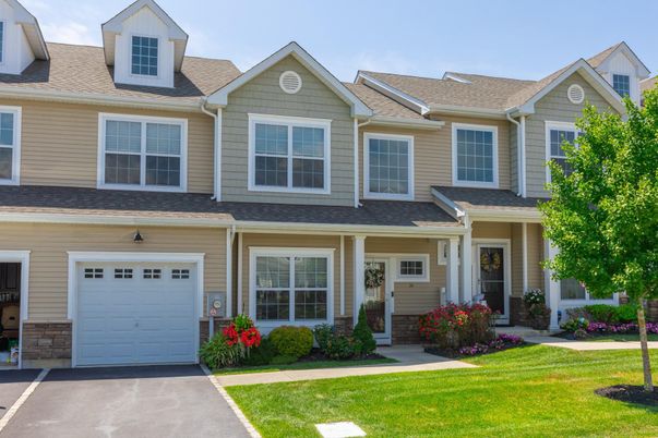 Attached, Exterior, Facade, Farmhouse