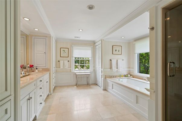 Bathroom, Interior, Recessed Lighting