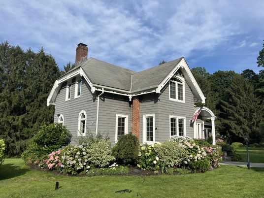 Backyard, Exterior, Facade, Brick Facade, Brick Traditional