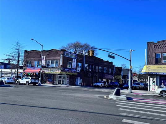 Exterior, Facade, Rowhouse