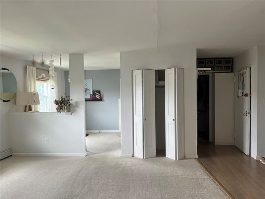 Empty room, Interior, Pendant Lights