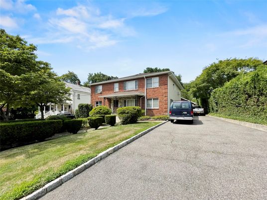 Exterior, Facade, Brick Facade, Split Level