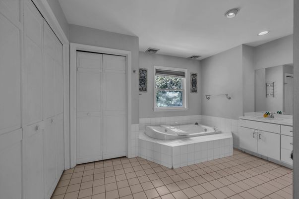 Bathroom, Interior, Recessed Lighting
