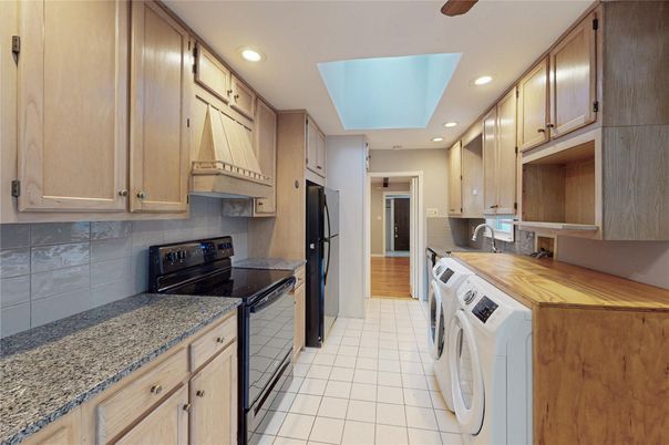 Interior, Kitchen, Recessed Lighting, Washer