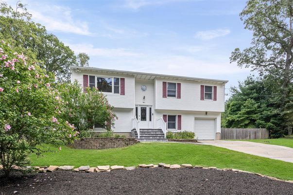 Attached, Exterior, Facade, Raised Ranch