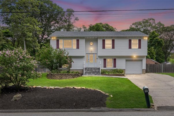 Attached, Exterior, Facade, Raised Ranch