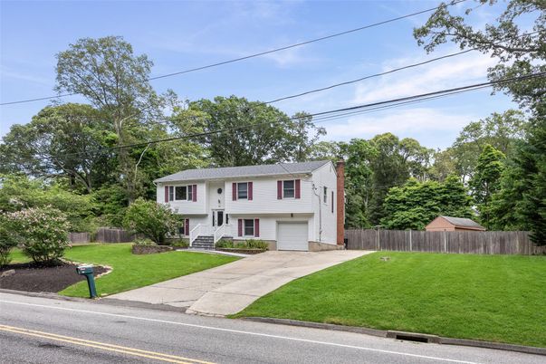 Attached, Exterior, Facade, Raised Ranch