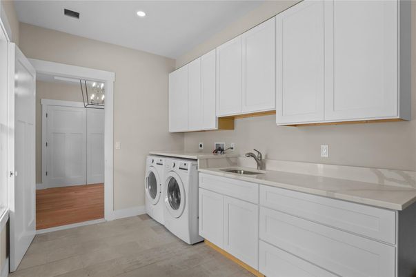 Interior, Recessed Lighting, Washer, Wood Texture Flooring