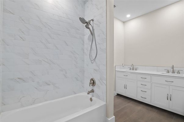 Bathroom, Dual Sink Vanities, Interior, Recessed Lighting