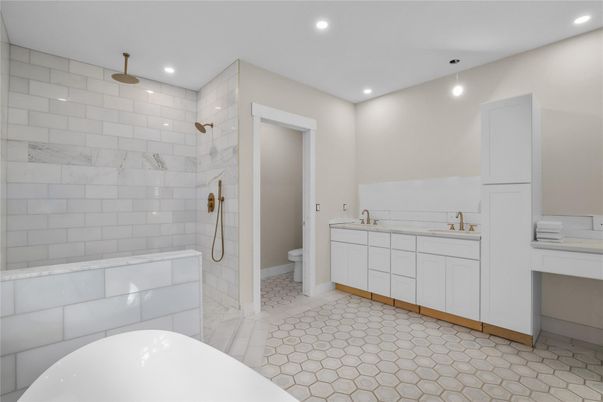 Bathroom, Dual Sink Vanities, Interior, Recessed Lighting