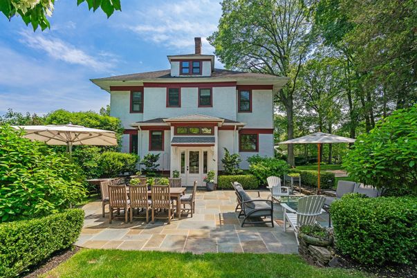 Exterior, Facade, American Foursquare
