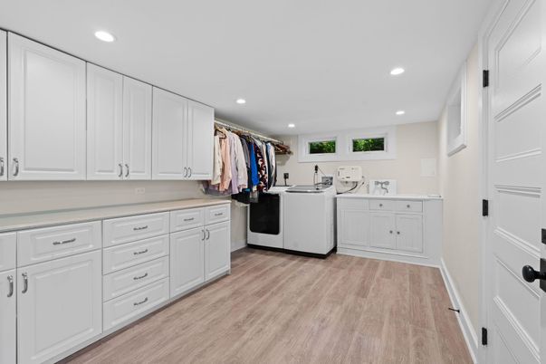 Interior, Recessed Lighting, Washer, Wood Texture Flooring
