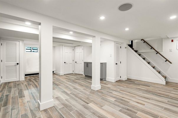 Empty room, Interior, Recessed Lighting, Wood Texture Flooring
