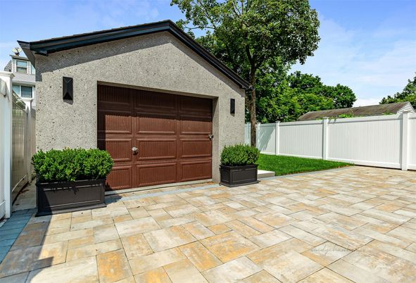 Detached Garage, Exterior