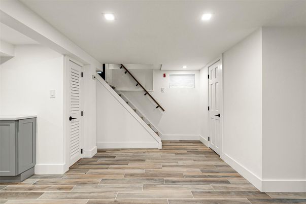Interior, Recessed Lighting, Wood Texture Flooring