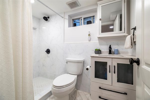 Bathroom, Interior, Marble, Marble Walls, Recessed Lighting