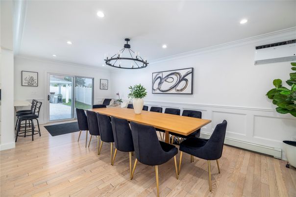 Chandelier, Dining room, Interior, Recessed Lighting, Wood Texture Flooring