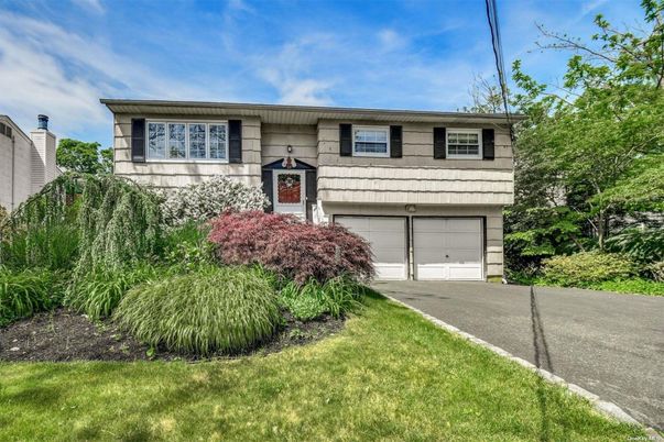 Attached, Exterior, Facade, Raised Ranch
