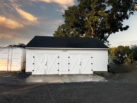 Detached Garage, Exterior