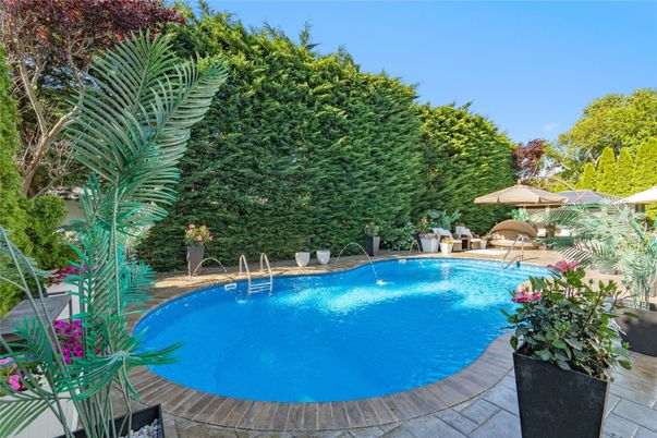 Exterior, Pool