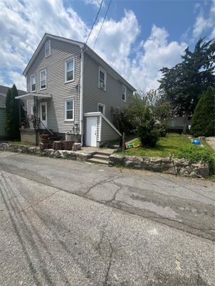 Attached, Backyard, Exterior, Facade, American Foursquare