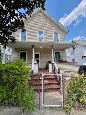 Exterior, Facade, Queen Anne Victorian