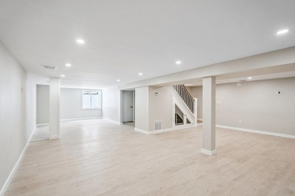 Empty room, Interior, Recessed Lighting, Wood Texture Flooring