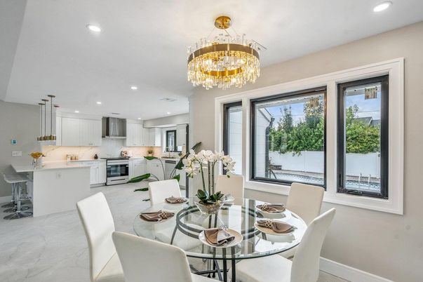 Chandelier, Dining room, Interior, Kitchen, Marble, Recessed Lighting, Stainless Steel Appliances