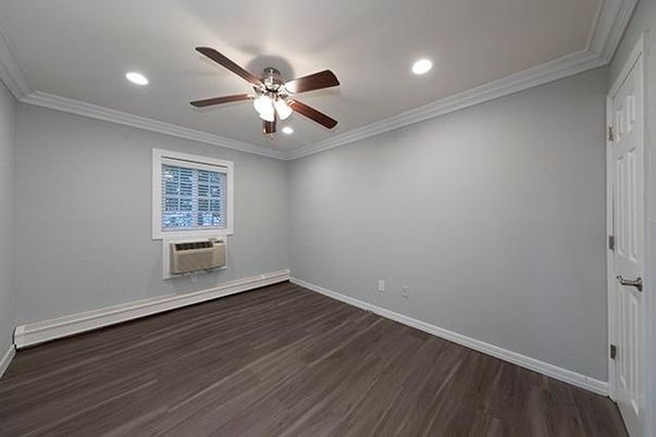 Empty room, Interior, Recessed Lighting, Wood Texture Flooring