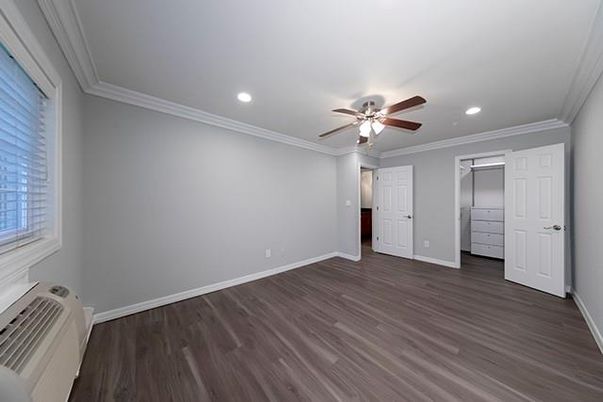 Empty room, Interior, Recessed Lighting, Wood Texture Flooring