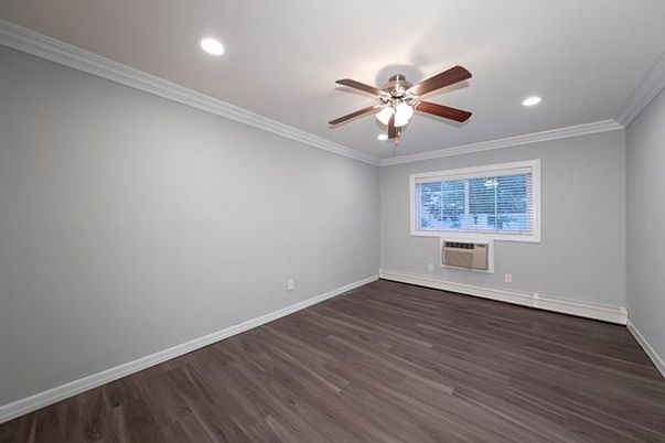Empty room, Interior, Recessed Lighting, Wood Texture Flooring