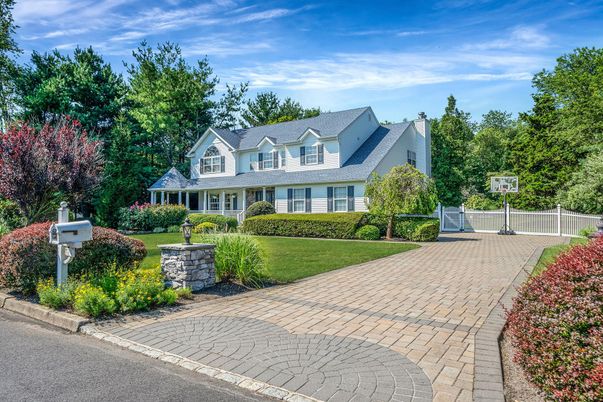Exterior, Facade, Cape Cod