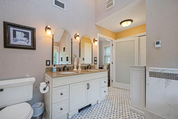 Bathroom, Dual Sink Vanities, Interior