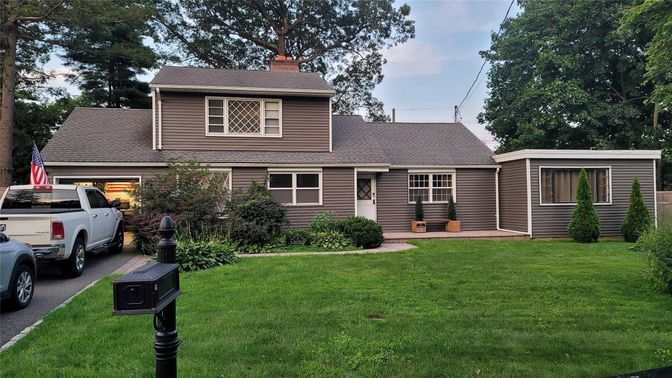 Exterior, Facade, Cape Cod