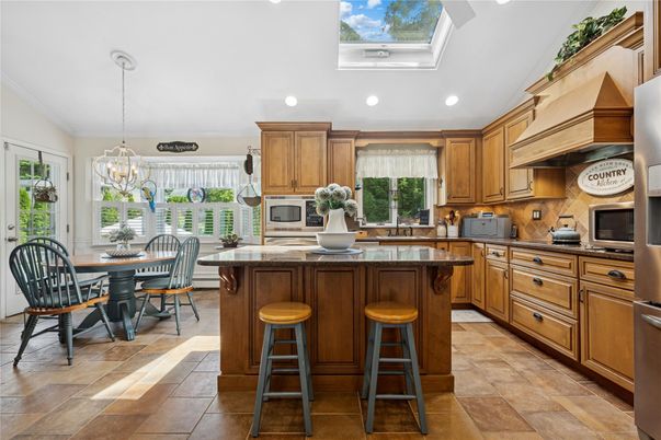 Chandelier, Dining room, Interior, Kitchen, Pendant Lights, Recessed Lighting, Stainless Steel Appliances