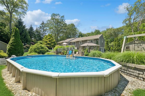 Exterior, Hot Tub, Playground, Pool