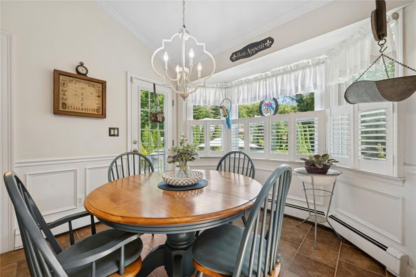 Chandelier, Dining room, Interior, Pendant Lights