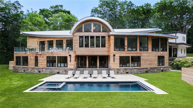 Exterior, Facade, Brick Facade, Pool, Modern