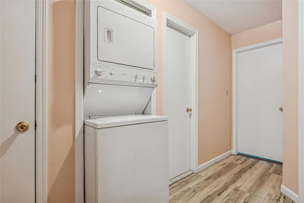 Interior, Utility Closets, Washer, Wood Texture Flooring