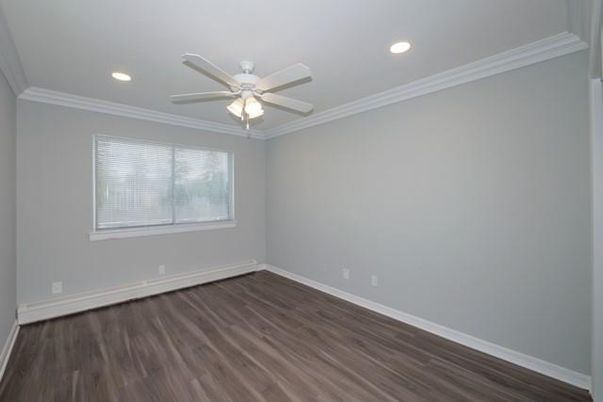 Empty room, Interior, Recessed Lighting, Wood Texture Flooring