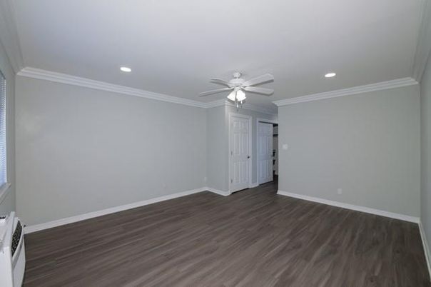 Empty room, Interior, Recessed Lighting, Wood Texture Flooring
