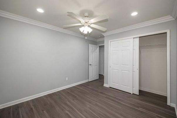 Empty room, Interior, Recessed Lighting, Wood Texture Flooring