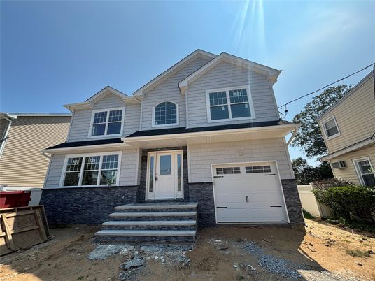 Attached, Exterior, Facade, American Craftsman