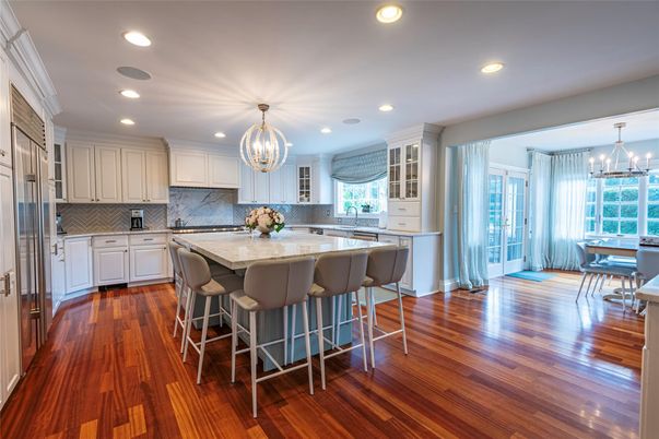 Chandelier, Dining room, Interior, Kitchen, Marble Walls, Pendant Lights, Recessed Lighting, Wood Texture Flooring