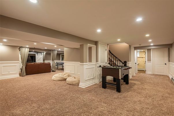 Game Room, Interior, Recessed Lighting